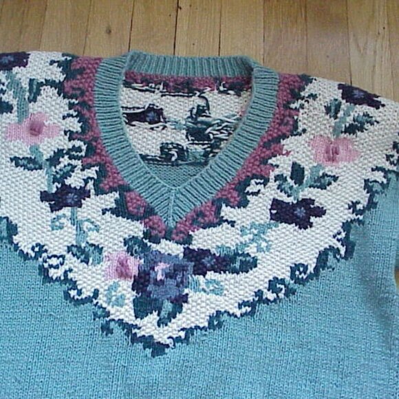 VTG Hand Knitted Blue Floral Chunky Sweater Cottage core Granny Made L/Large - Picture 3 of 4